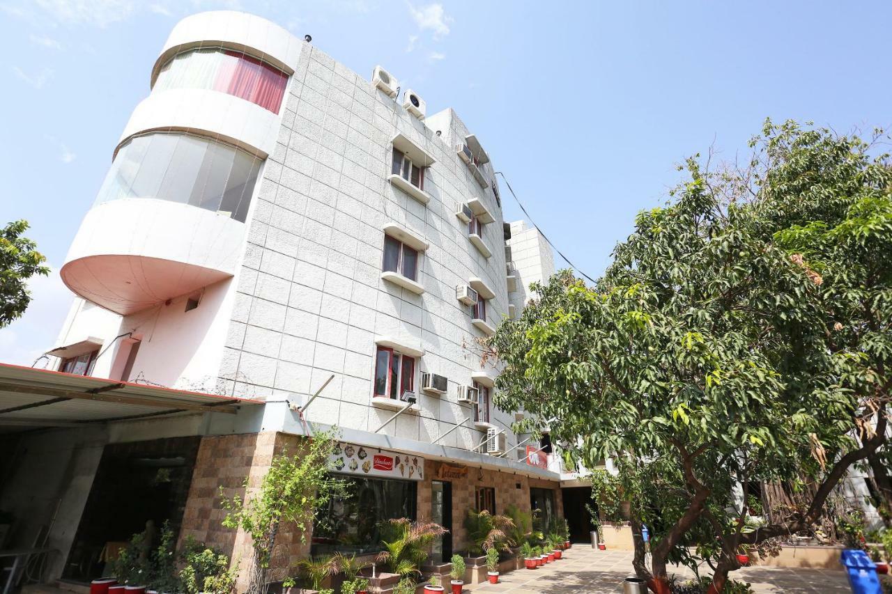 Oyo 29724 Hotel Kokila Resort Джабалпур Екстериор снимка